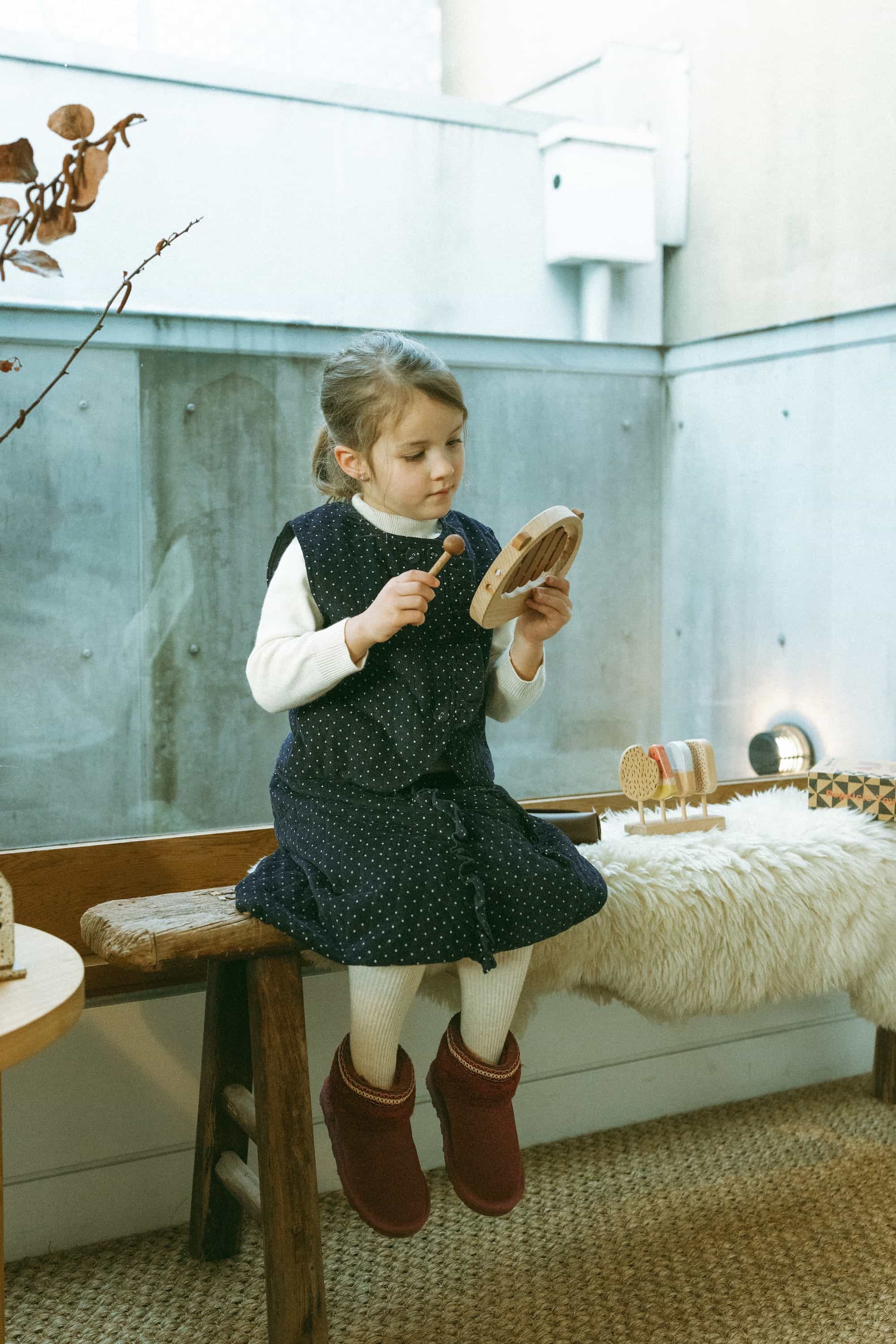 Polka Dot Corduroy Vest Navy - Model