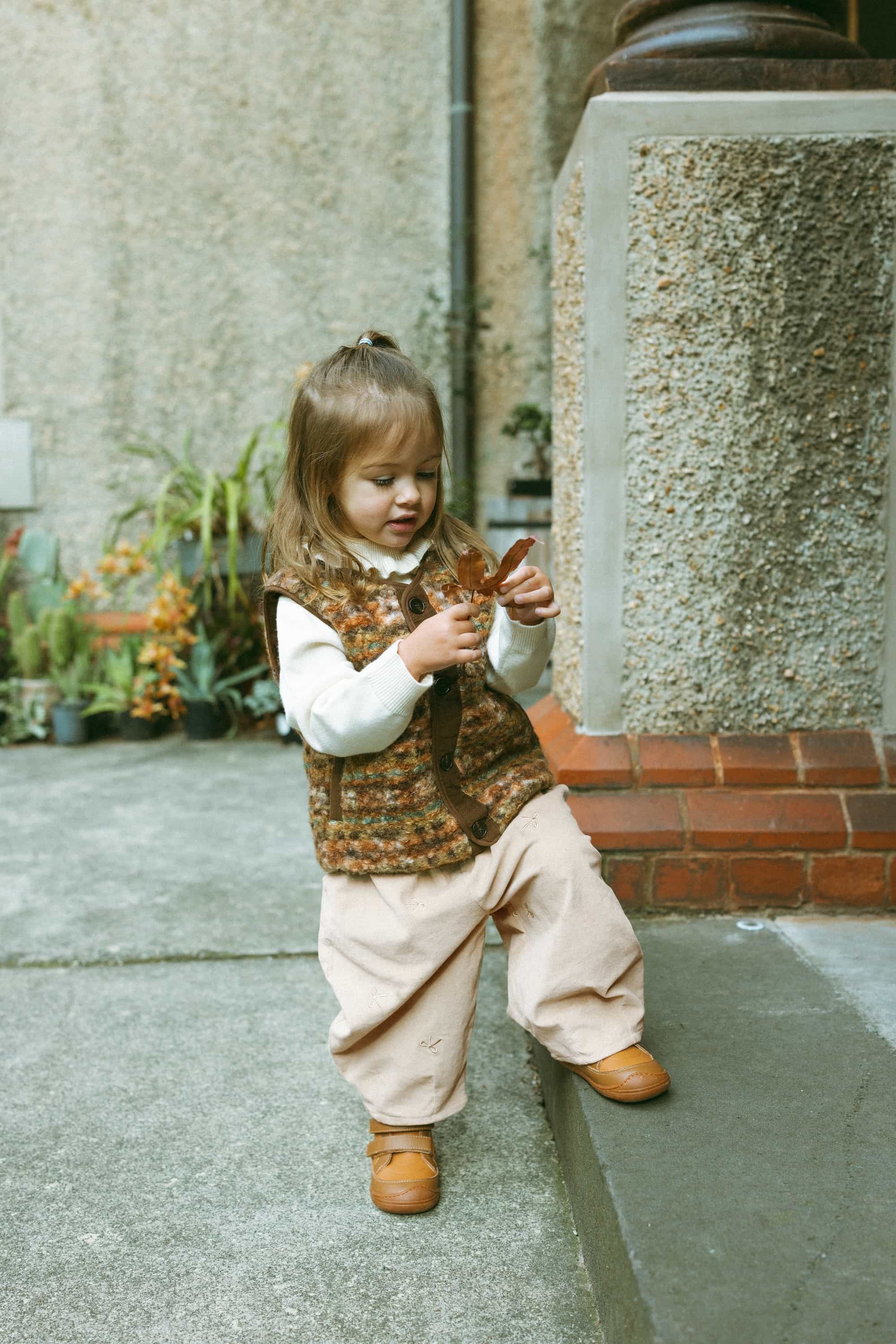 Embroidered Bow Balloon Pants Khaki - Model