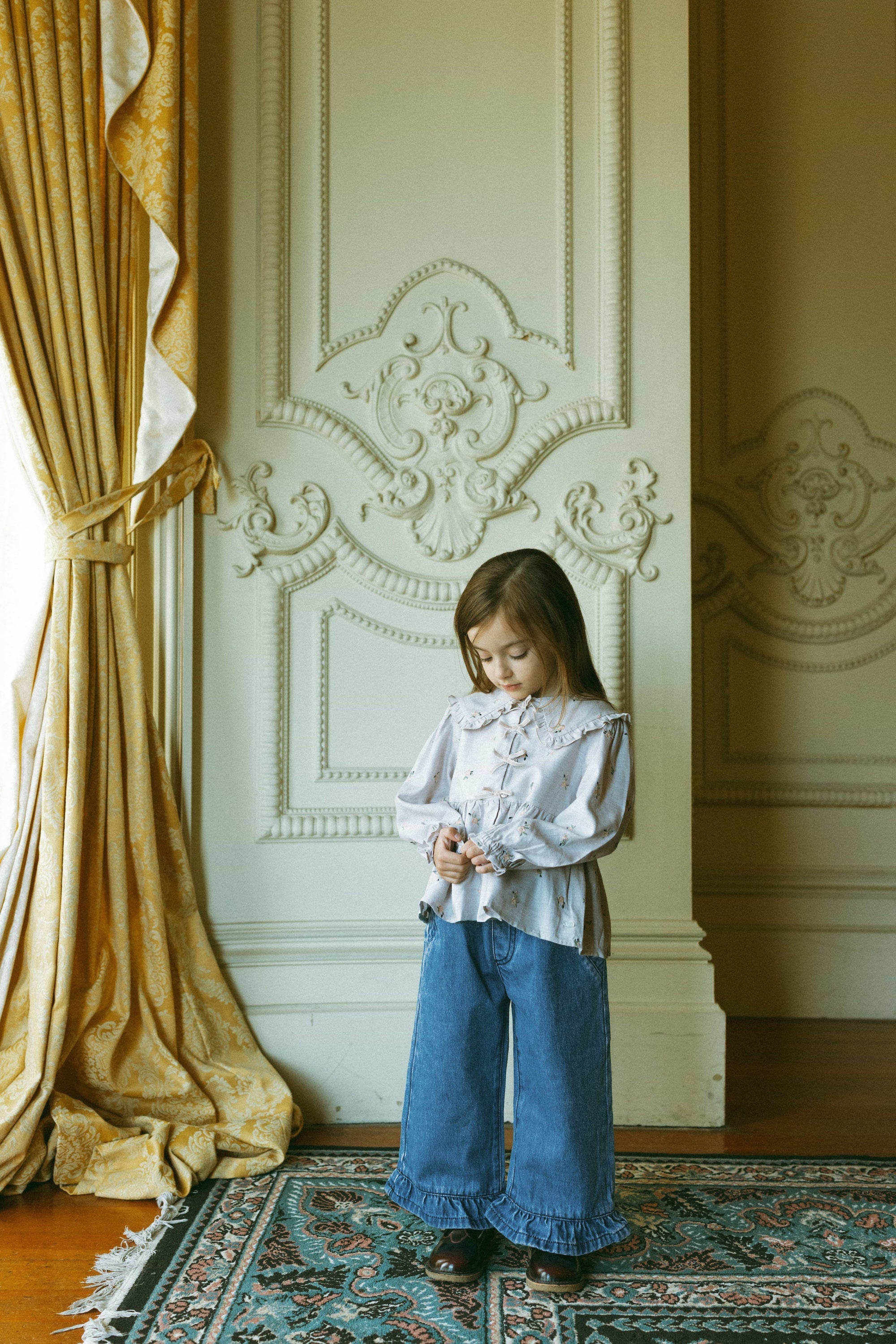 Vintage Ruffle Hem Jeans Denim - Model