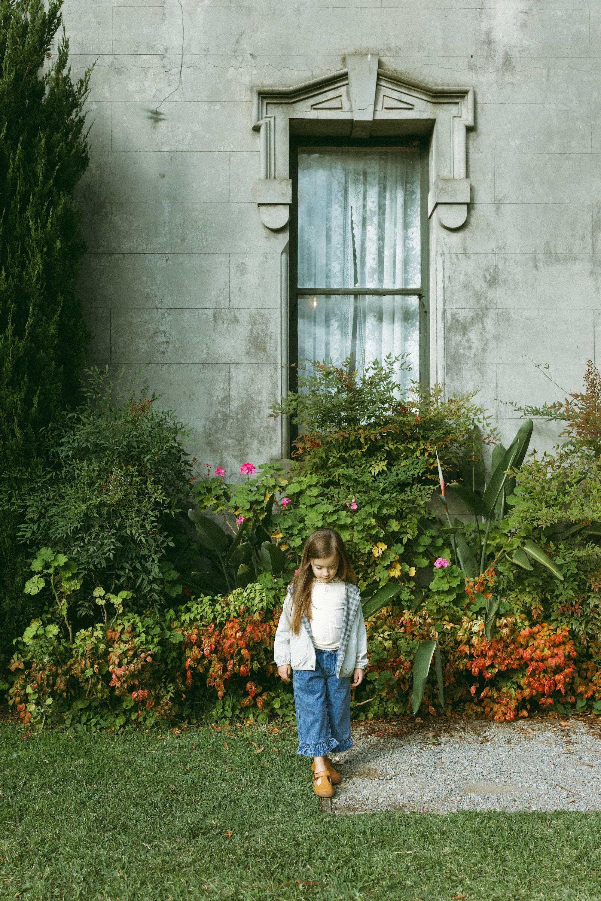 Vintage Ruffle Hem Jeans Denim - Model