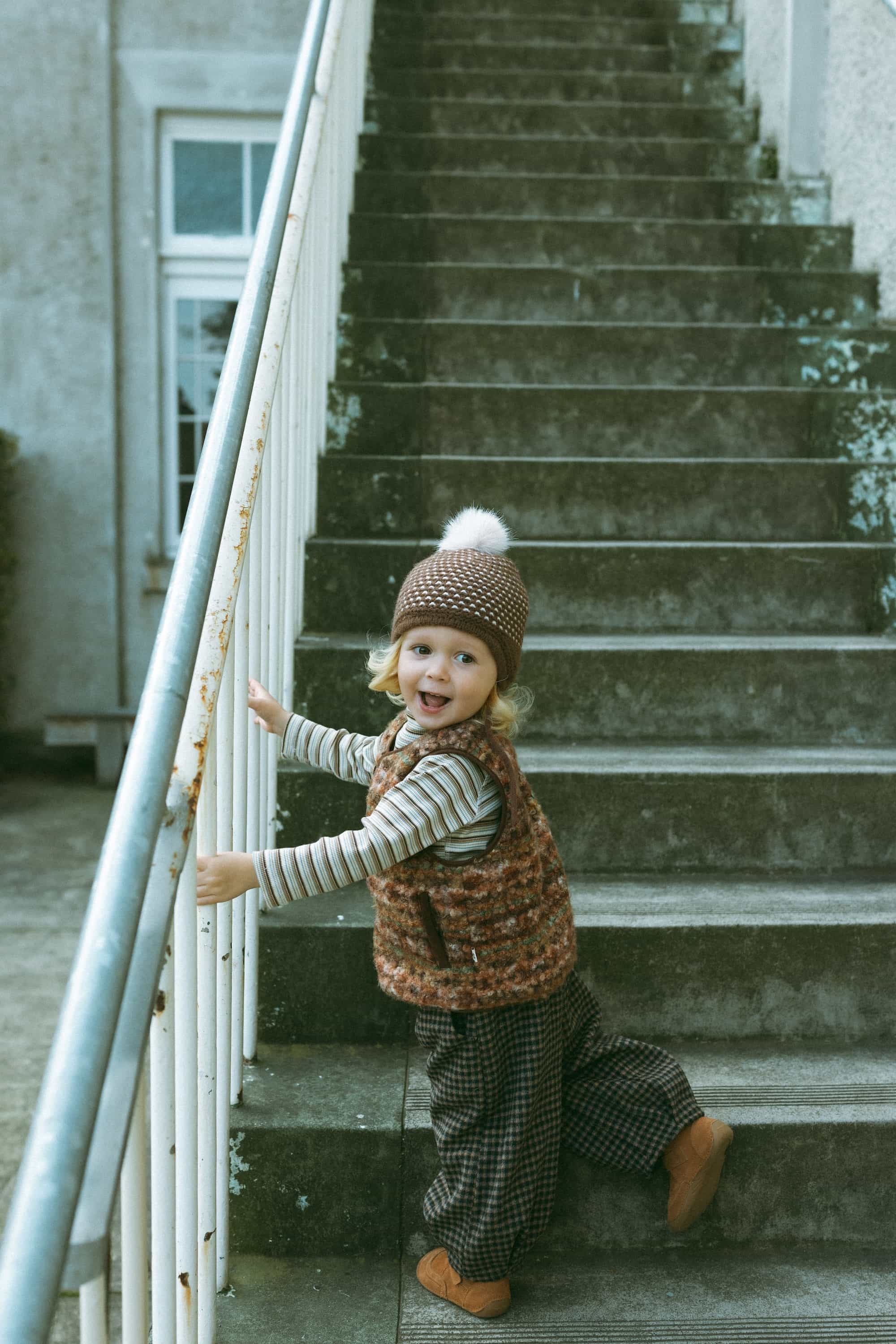 Loop Terry Vest Chestnut - Model